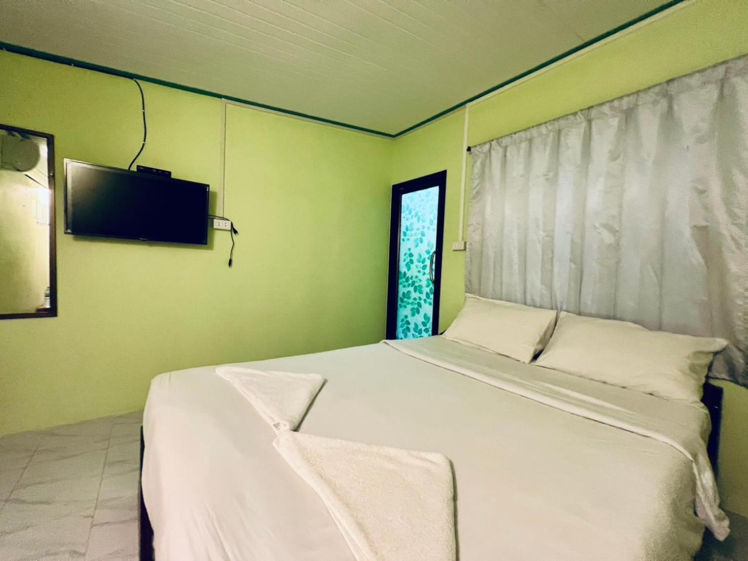 Bed and Breakfast Khaosok Happy House Khao Sok National Park Екстер'єр фото