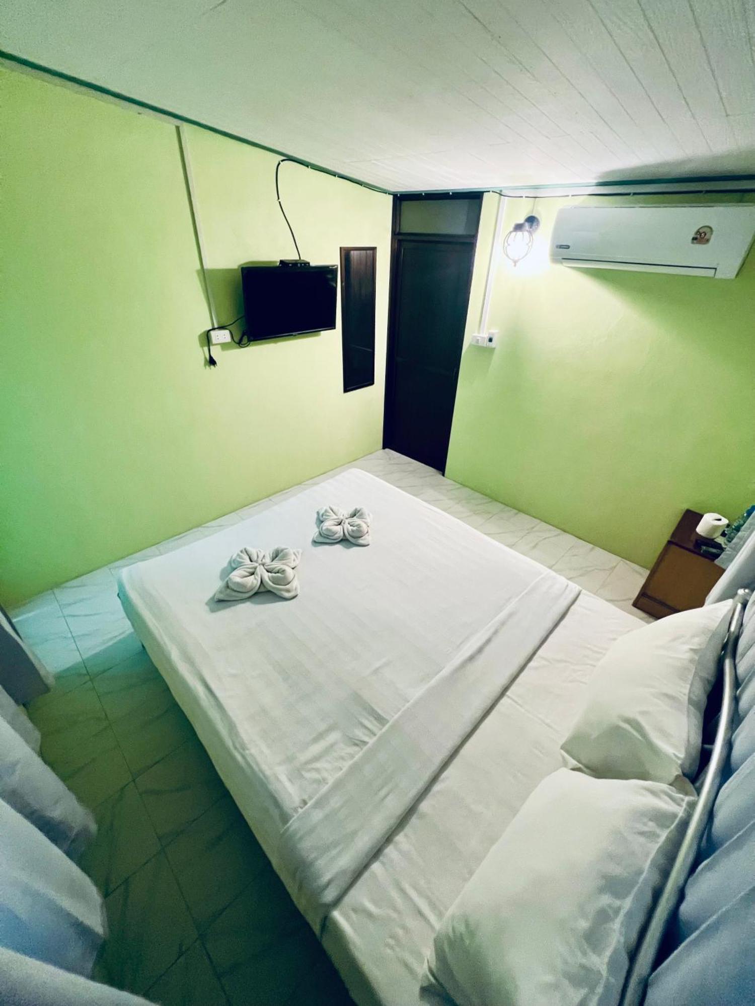 Bed and Breakfast Khaosok Happy House Khao Sok National Park Екстер'єр фото