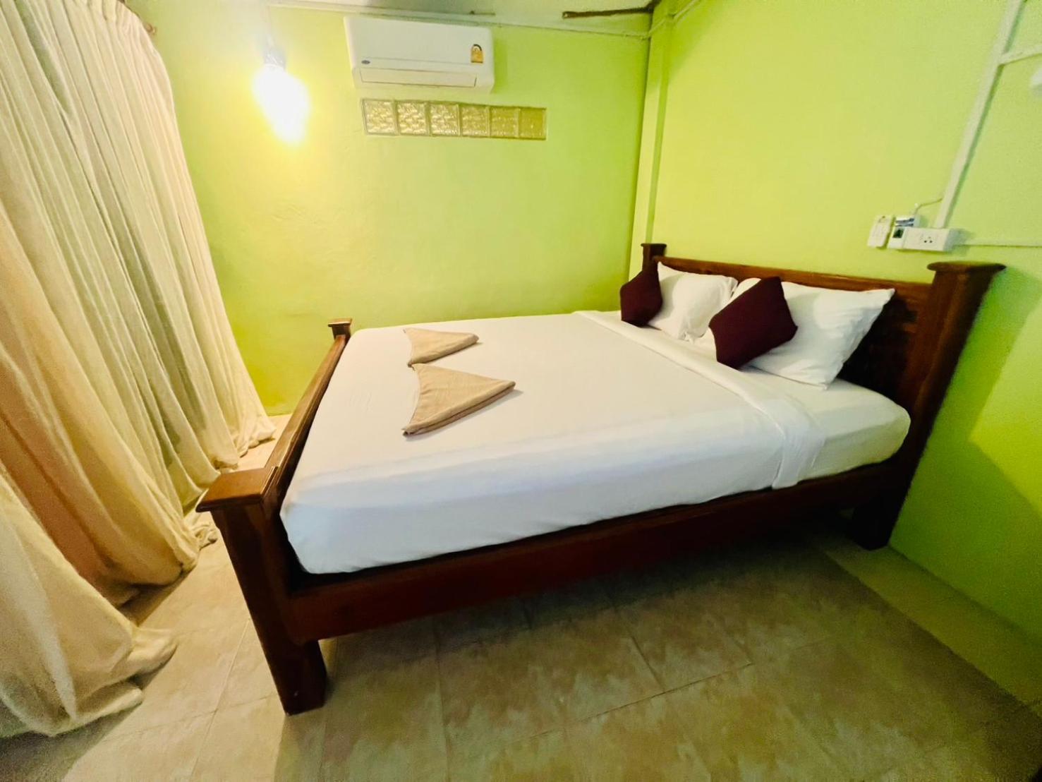 Bed and Breakfast Khaosok Happy House Khao Sok National Park Екстер'єр фото