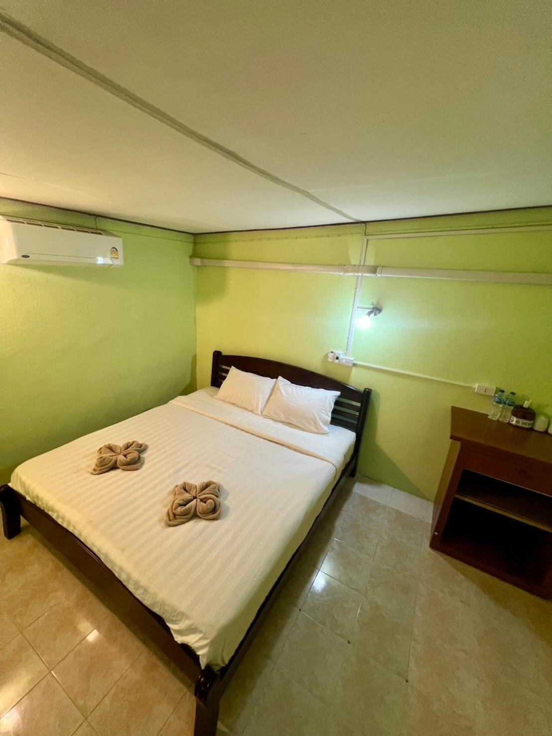 Bed and Breakfast Khaosok Happy House Khao Sok National Park Екстер'єр фото