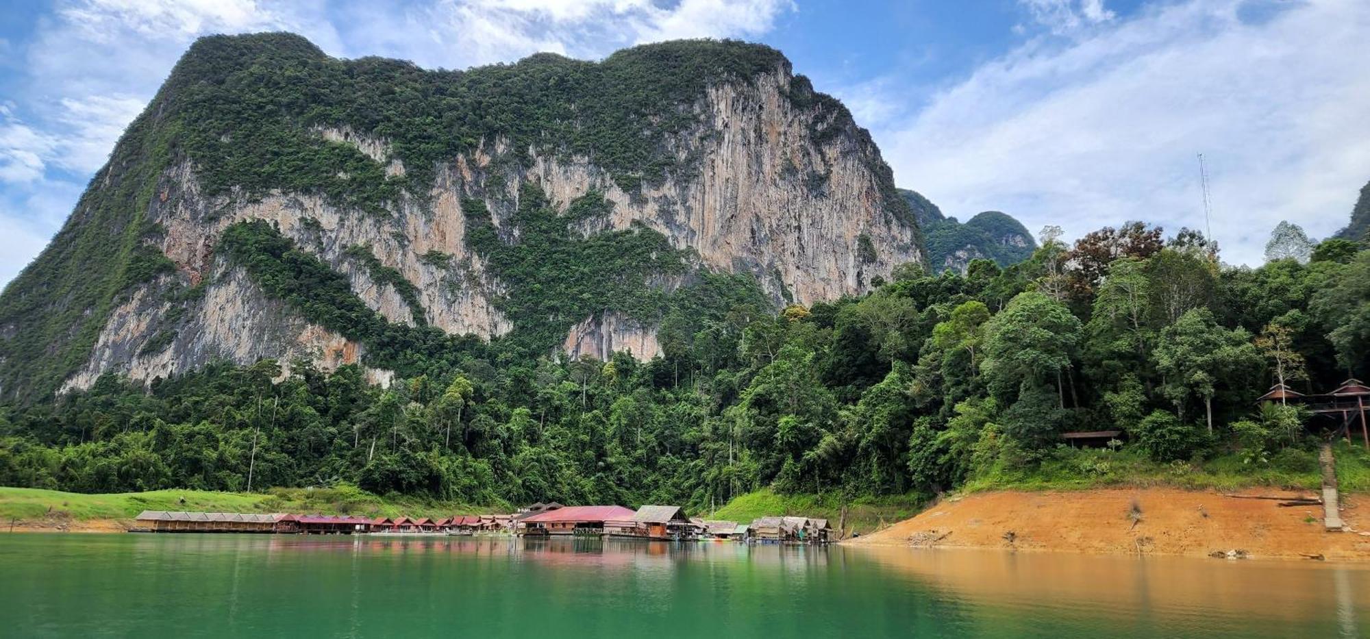 Bed and Breakfast Khaosok Happy House Khao Sok National Park Екстер'єр фото