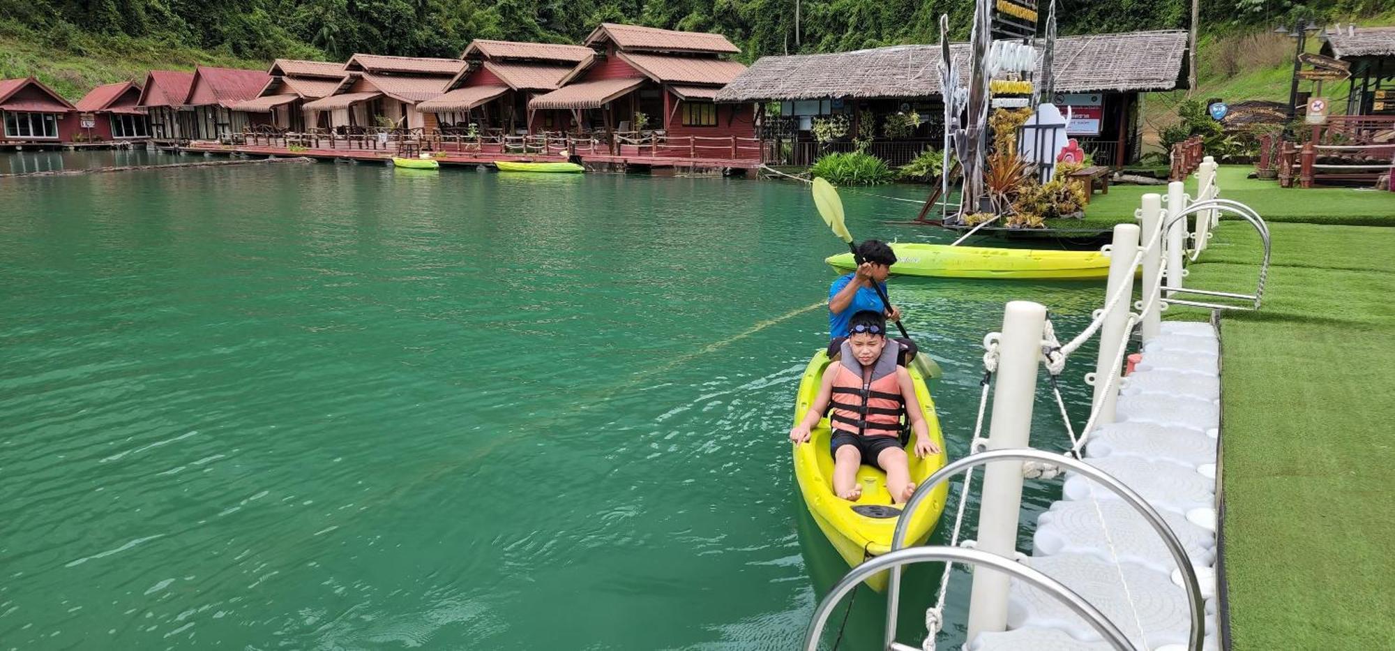 Bed and Breakfast Khaosok Happy House Khao Sok National Park Екстер'єр фото