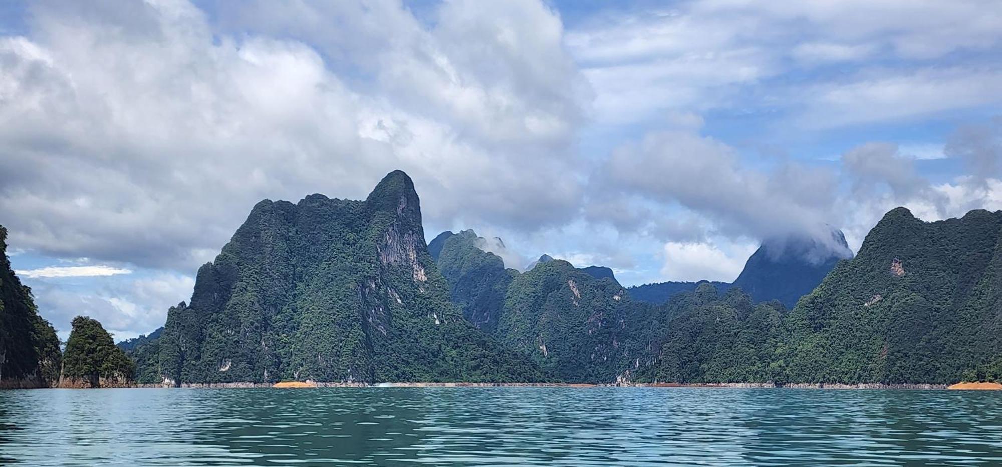 Bed and Breakfast Khaosok Happy House Khao Sok National Park Екстер'єр фото