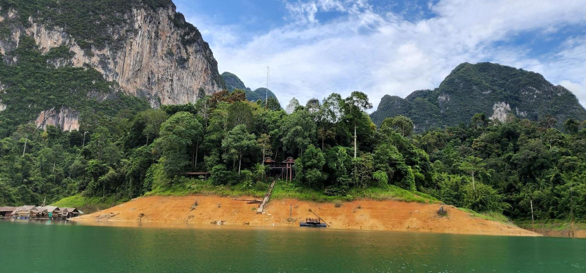 Bed and Breakfast Khaosok Happy House Khao Sok National Park Екстер'єр фото