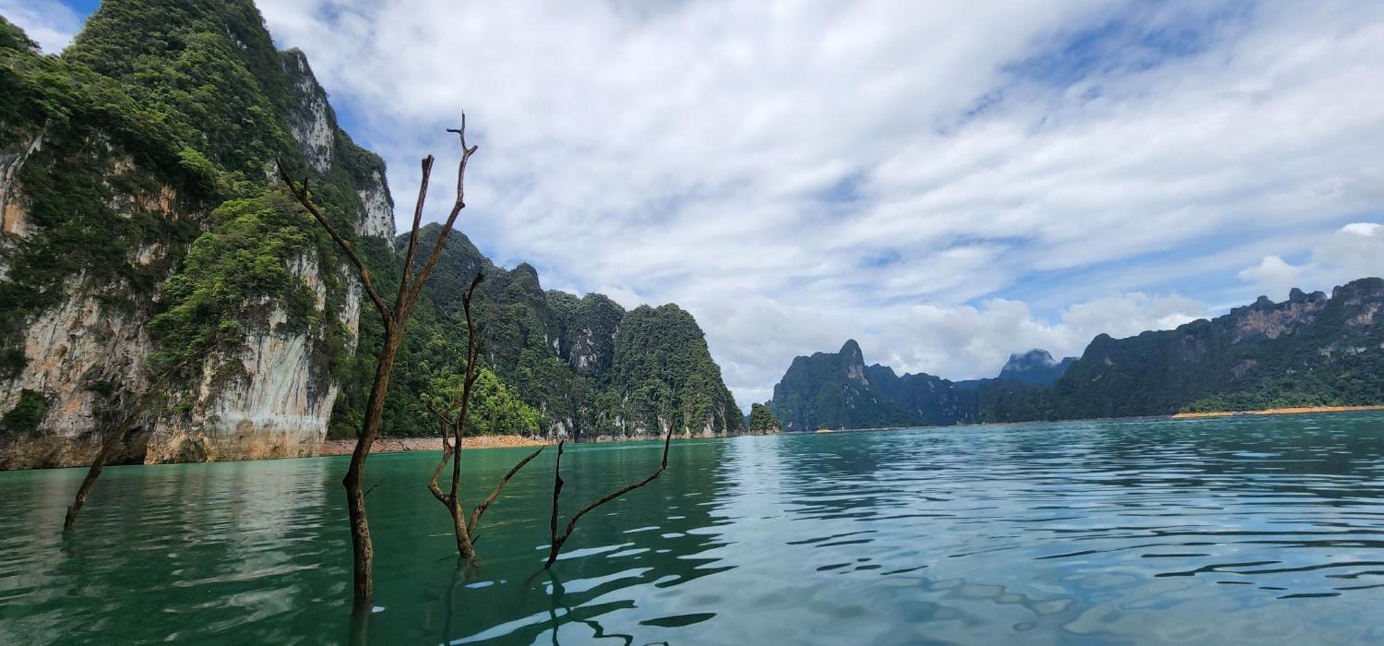 Bed and Breakfast Khaosok Happy House Khao Sok National Park Екстер'єр фото