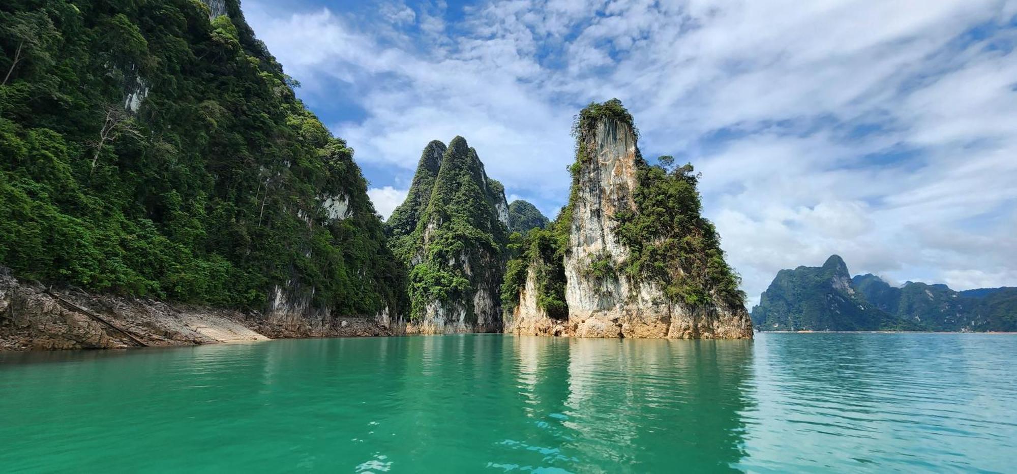 Bed and Breakfast Khaosok Happy House Khao Sok National Park Екстер'єр фото