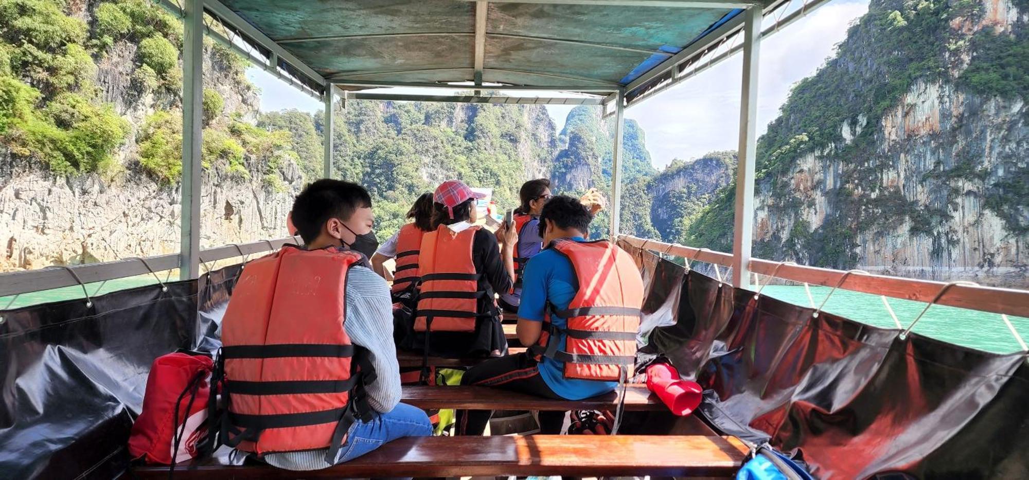Bed and Breakfast Khaosok Happy House Khao Sok National Park Екстер'єр фото