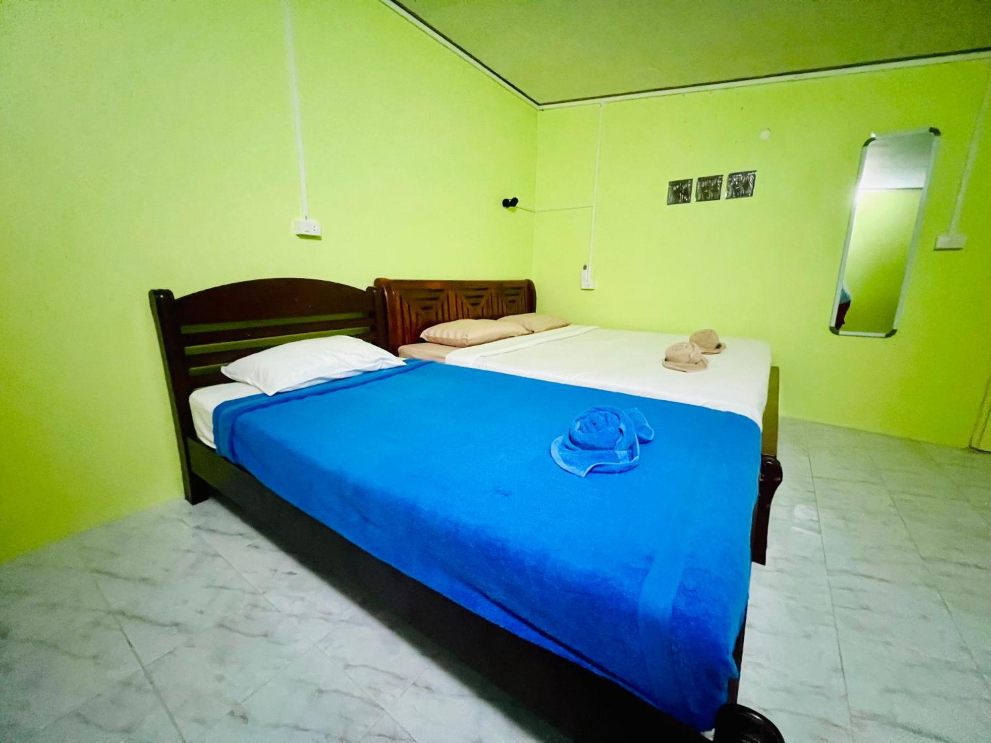 Bed and Breakfast Khaosok Happy House Khao Sok National Park Екстер'єр фото